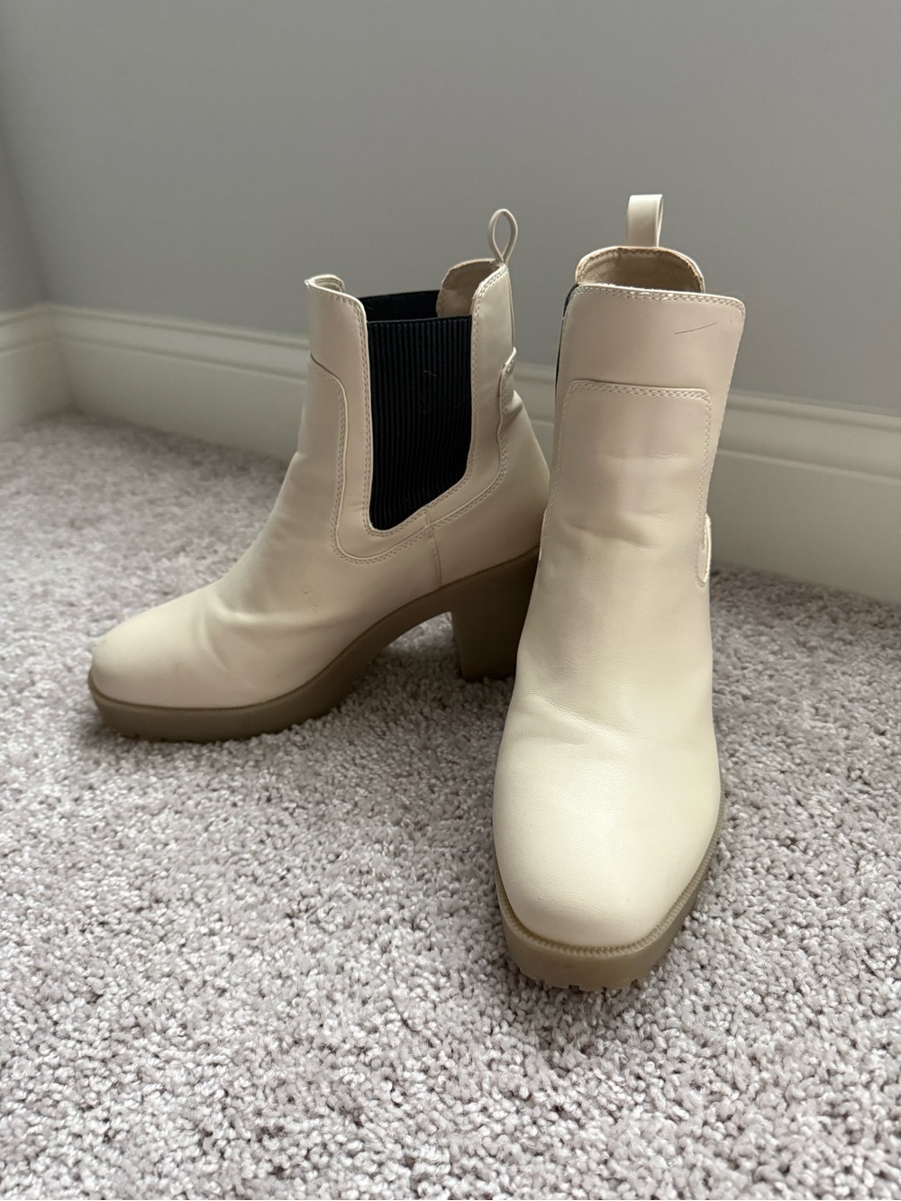 Women’s Cream Chelsea Block Heel Boots